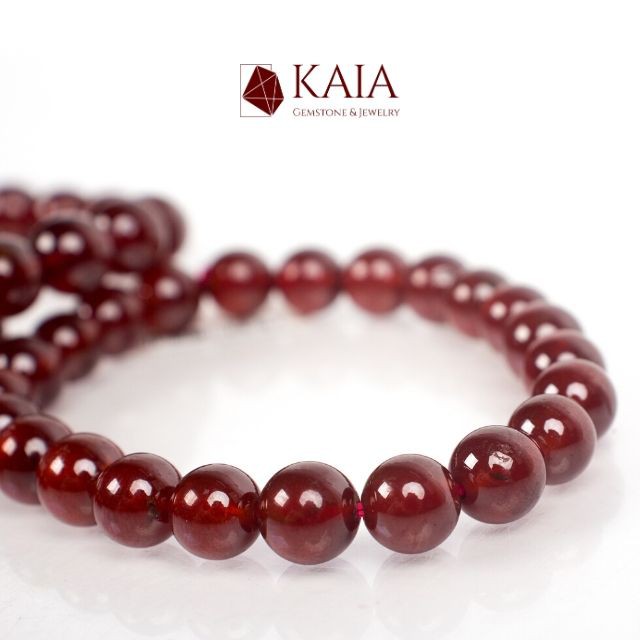 KAIA - Vòng tay phong  thủy  Garnet 8 li  - Ngọc Hồng Lựu  biểu tượng của tình yêu - VCHGA0001