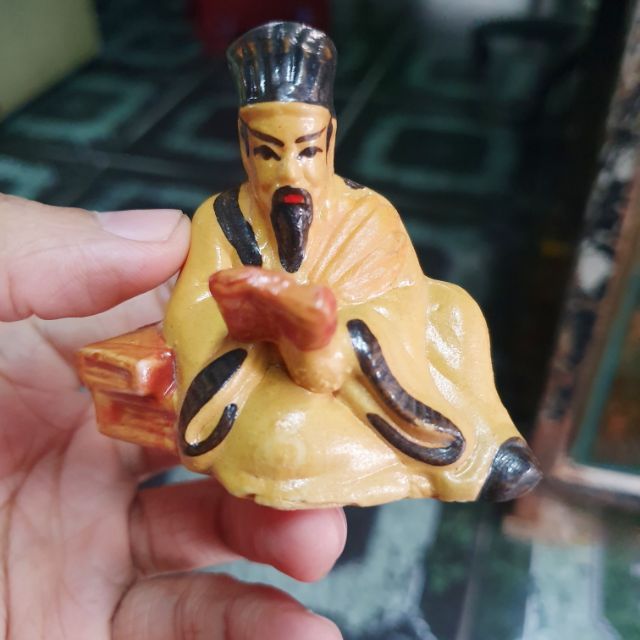 KHỔNG TỬ ĐỌC SÁCH TRANG TRÍ HỒ CÁ NON BỘ DÀI 7CM CAO 6CM