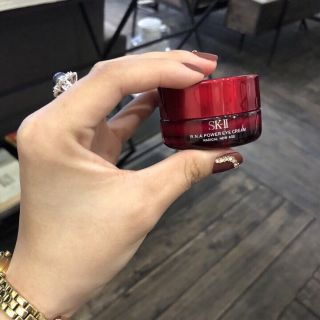 Kem dưỡng mắt skii