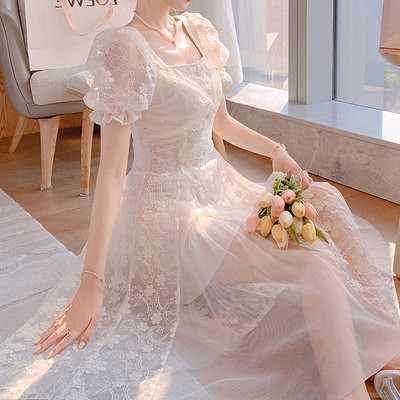 M176 - Váy công chúa Ulzzang thêu hoa cổ vuông xoắn ngực đính hạt siêu xinh