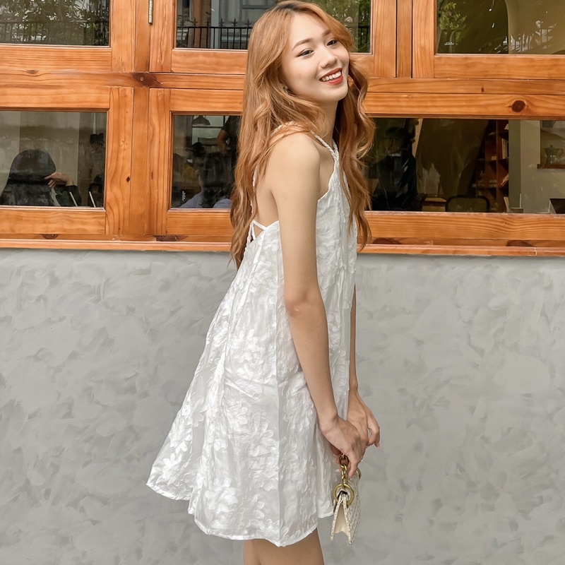 Váy cổ yếm dây thắt hở lưng, váy cổ yếm dây tết hoạ tiết hoa nổi 2 lớp dày dặn phong cách hàn quốc - Vanila Dress