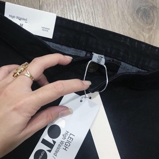 Quần jeans đen
