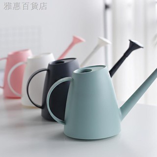 Bình tưới nước cỡ lớn bằng nhựa thiết kế đơn giản tiện dụng