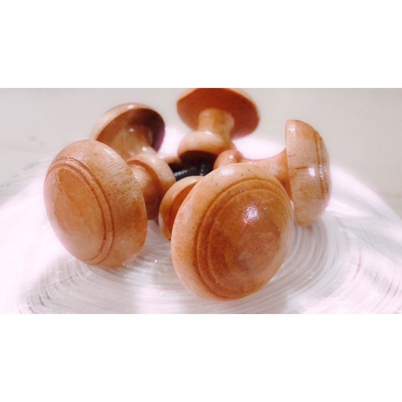 Núm vén rèm bằng gỗ tự nhiên