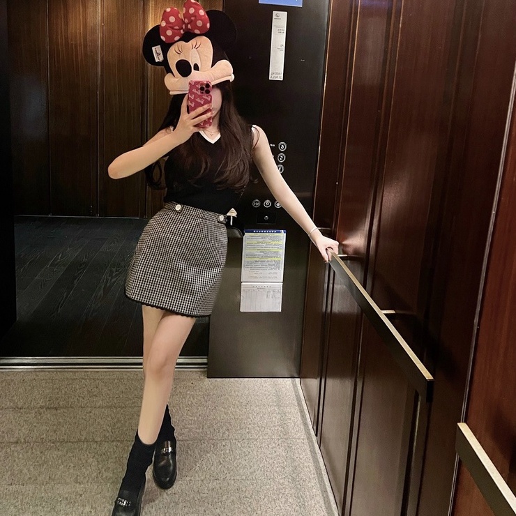 Áo dệt kim ZHELIHANGFEI không tay cổ polo phối màu đen trắng cá tính