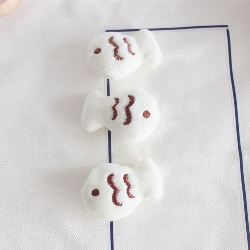 Ghim cài áo nhồi bông hình mèo và cá dễ thương