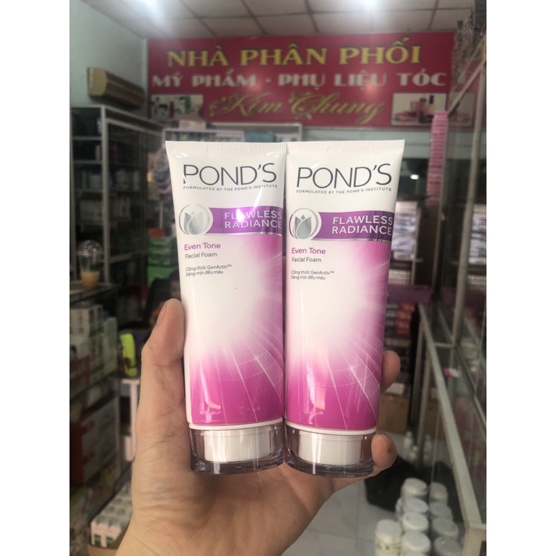 Sữa Rửa Mặt Dưỡng Trắng Cao Cấp Pond's Flawless White 100g