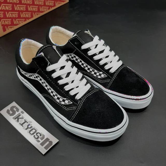 Giày Vans Old Skool Phối Sọc Trắng Đen Cá Tính Trẻ Trung