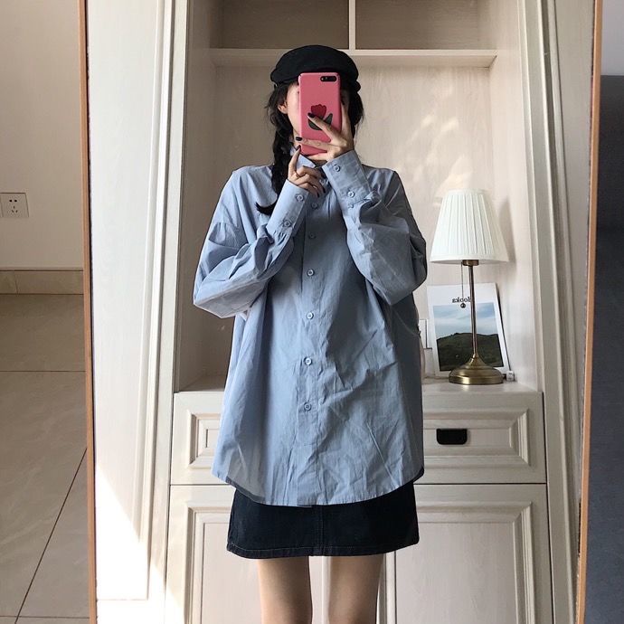 Bộ đồ gồm áo sơ mi dài tay cổ chữ V và áo khoác len không tay phong cách Hàn Quốc dành cho nữ