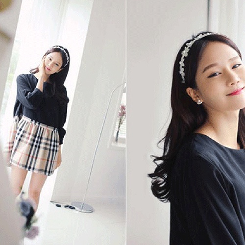 Khuyên tai hình hoa cúc đính đá phong cách Hàn Quốc thanh lịch dành cho nữ