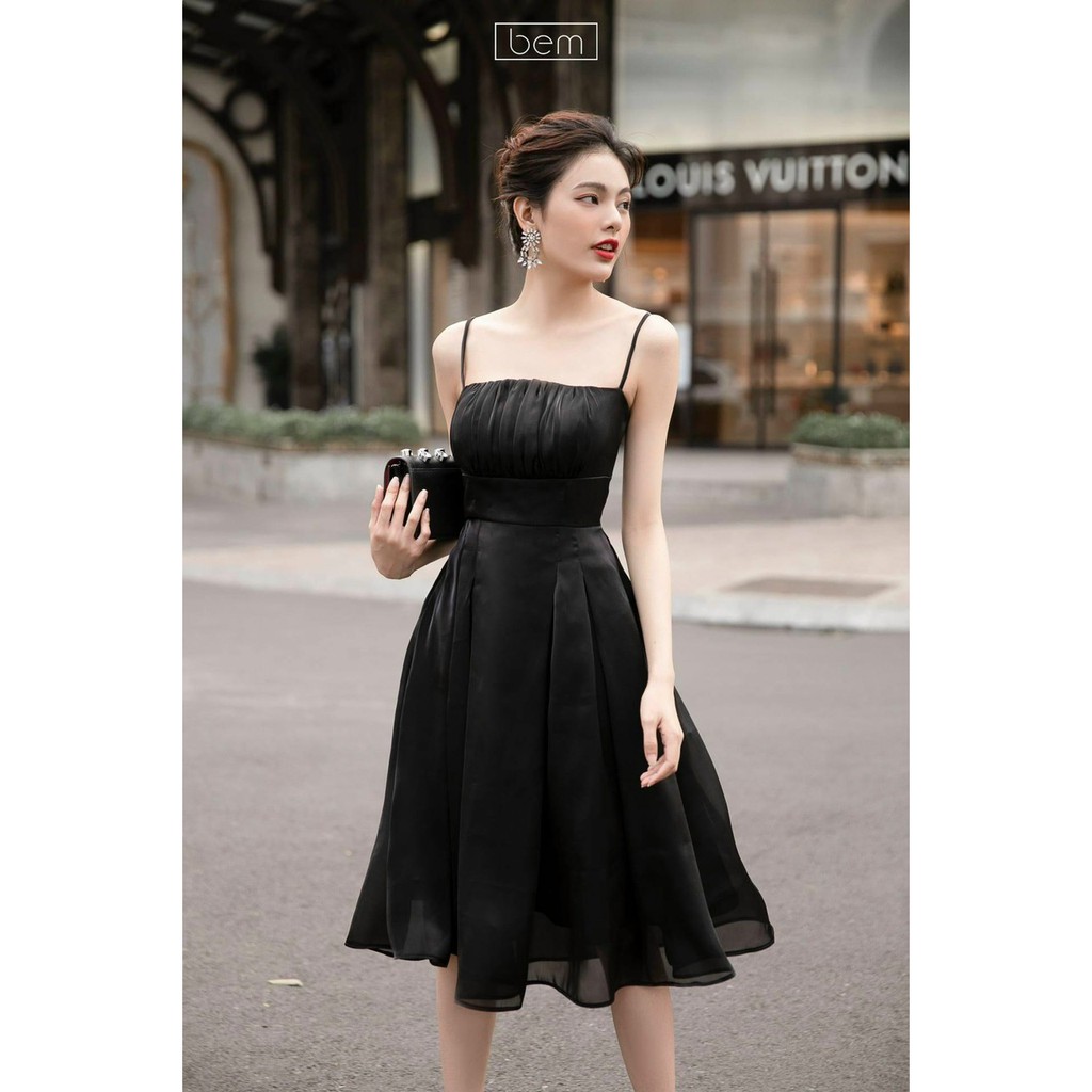 [Freeship 50K] Mẫu hottrend -Đầm xoè hoa cổ yếm dây đen | BigBuy360 - bigbuy360.vn