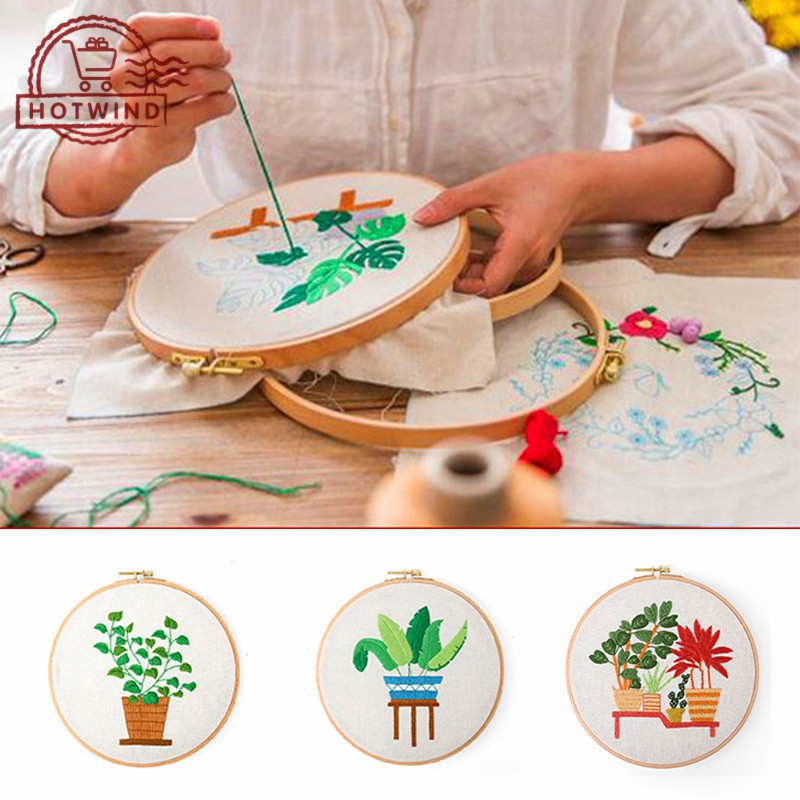 Bộ dụng cụ và cườm dùng để đính tranh thủ công họa tiết lá cây trang nhã