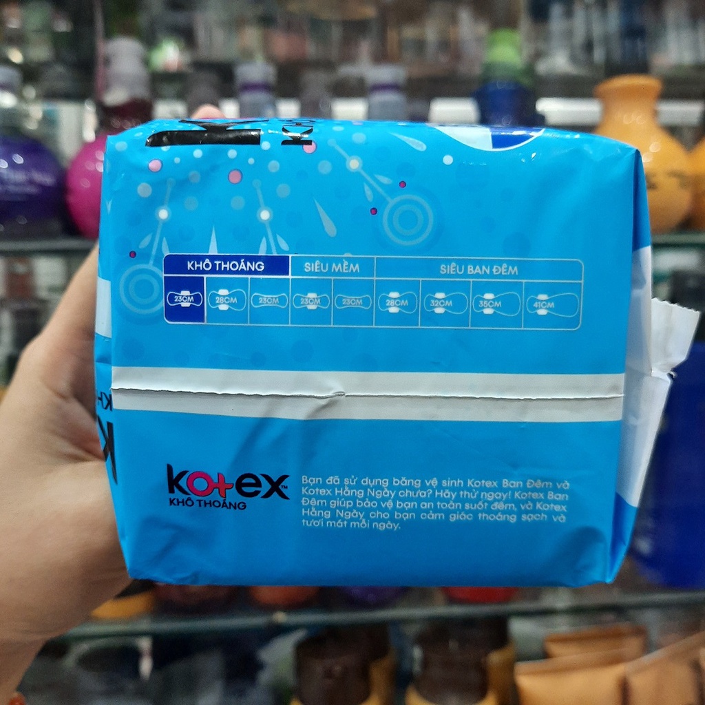 Băng vệ sinh Kotex Khô thoáng Maxi cánh 23 cm gói 8 miếng