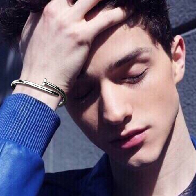 Vòng Tay Đính Đá Phong Cách Âu Mỹ Cho Nam Và Nữ