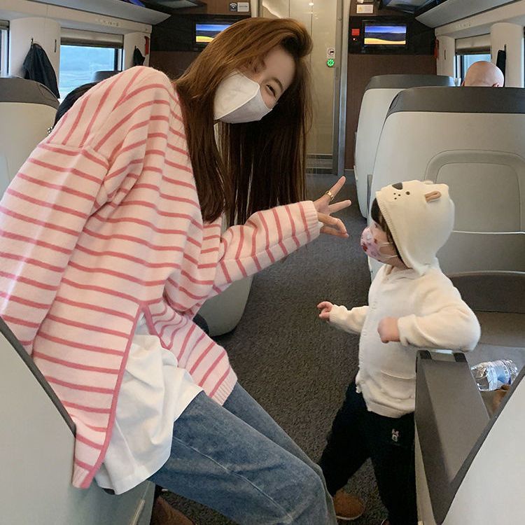 Áo sweater Dệt Kim Cổ Tròn Dáng Rộng Xẻ Tà Họa Tiết Kẻ Sọc Màu Hồng Ngọt Ngào Phong Cách Hàn Quốc