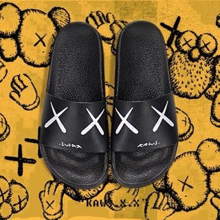Dép KAWS quai ngang hot hit
