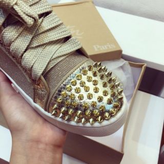 Giày sneakers louboutin tán đinh