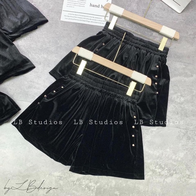 Quần short nhung đinh