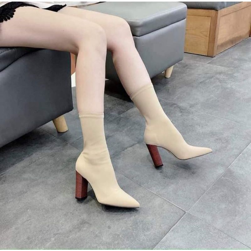 Boot chất thun co giãn 4 chiều, hàng có sẵn 2 màu đen, nude, full size 35-39, gót trụ cao 9cm lên chân đẹp xuất sắc.