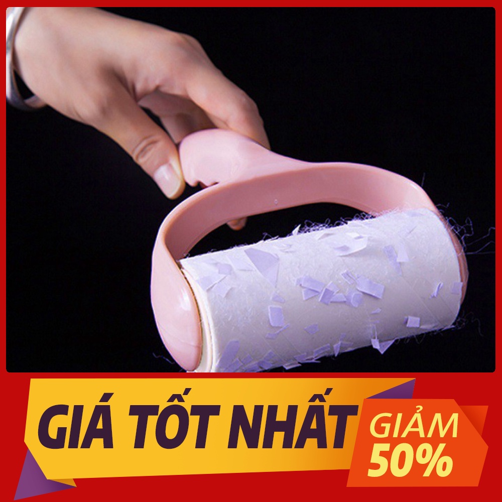 Cây lăn bụi bẩn và lông chó mèo bám trên quần áo Sarjie