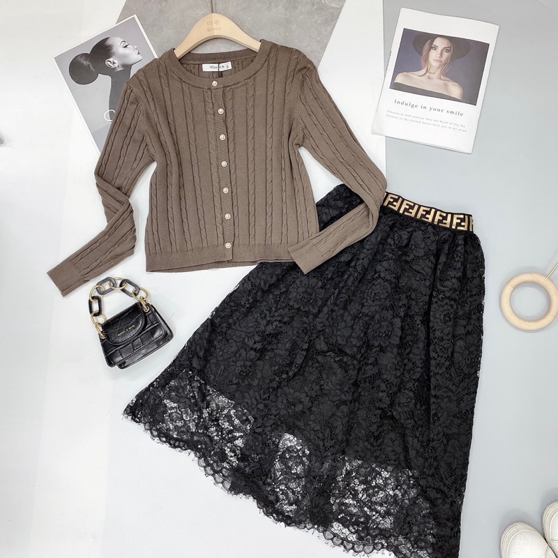 Chân váy ren đen dài