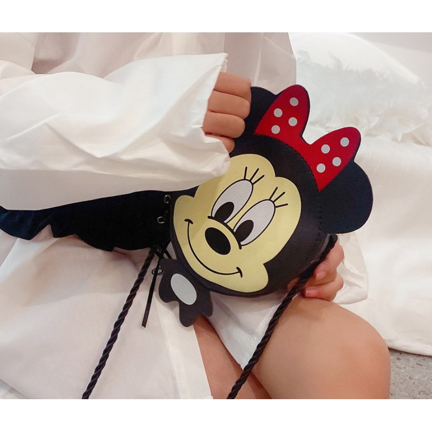 Túi đeo chéo bé gái Mickey Minnie nơ đỏ cho bé cực kì đáng yêu