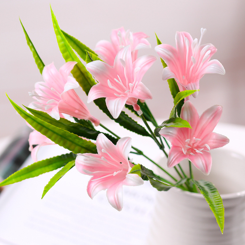 Chùm hoa lily giả 7 bông dùng làm vòng hoa/bó hoa cô dâu/trang trí mặt bàn tại nhà thủ công dịp Valentine