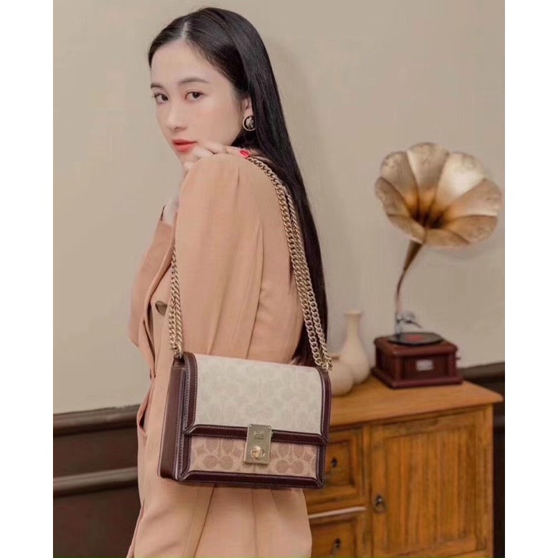 Túi Coach Hutton da thật pha canvas ngăn rộng rãi, sang chảnh