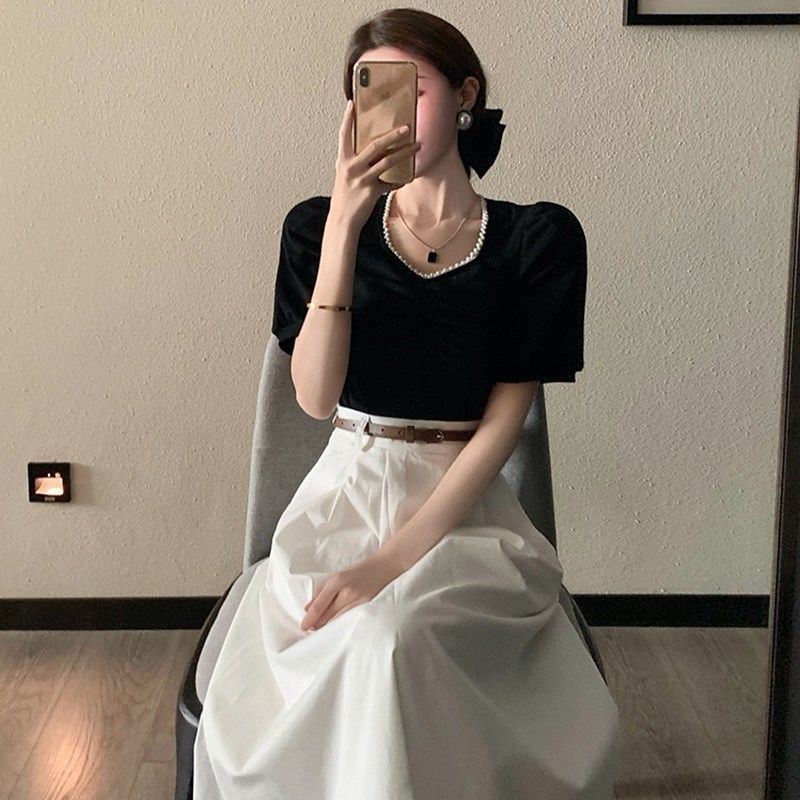 2022 Xia Ji Hepburn white half skirt small suit V-collar blouse fashion fried street network celebrity two-piece set