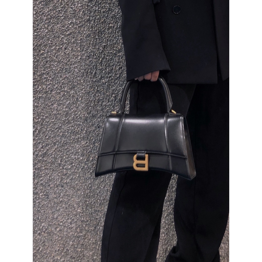 Ví Da Có Đồng Hồ Cát Kèm Dây Đeo Sợi Xích Cho Nữ