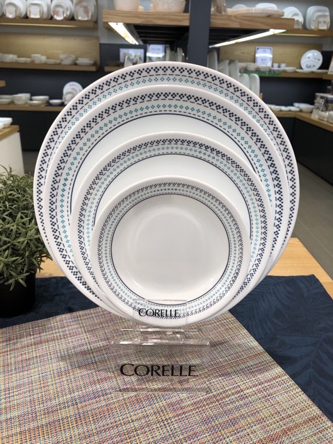 Dĩa Thuỷ Tinh Mỹ Folk Stitch Corelle 108 cạn 21.6cm