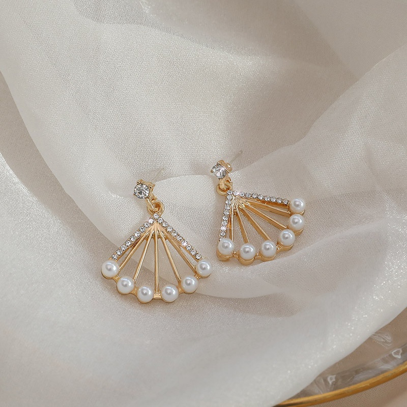 Bông tai hình quạt mạ bạc đính ngọc trai giả thời trang