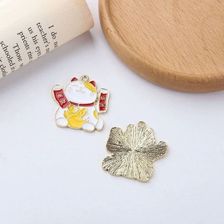 Charm kim loại mèo may mắn