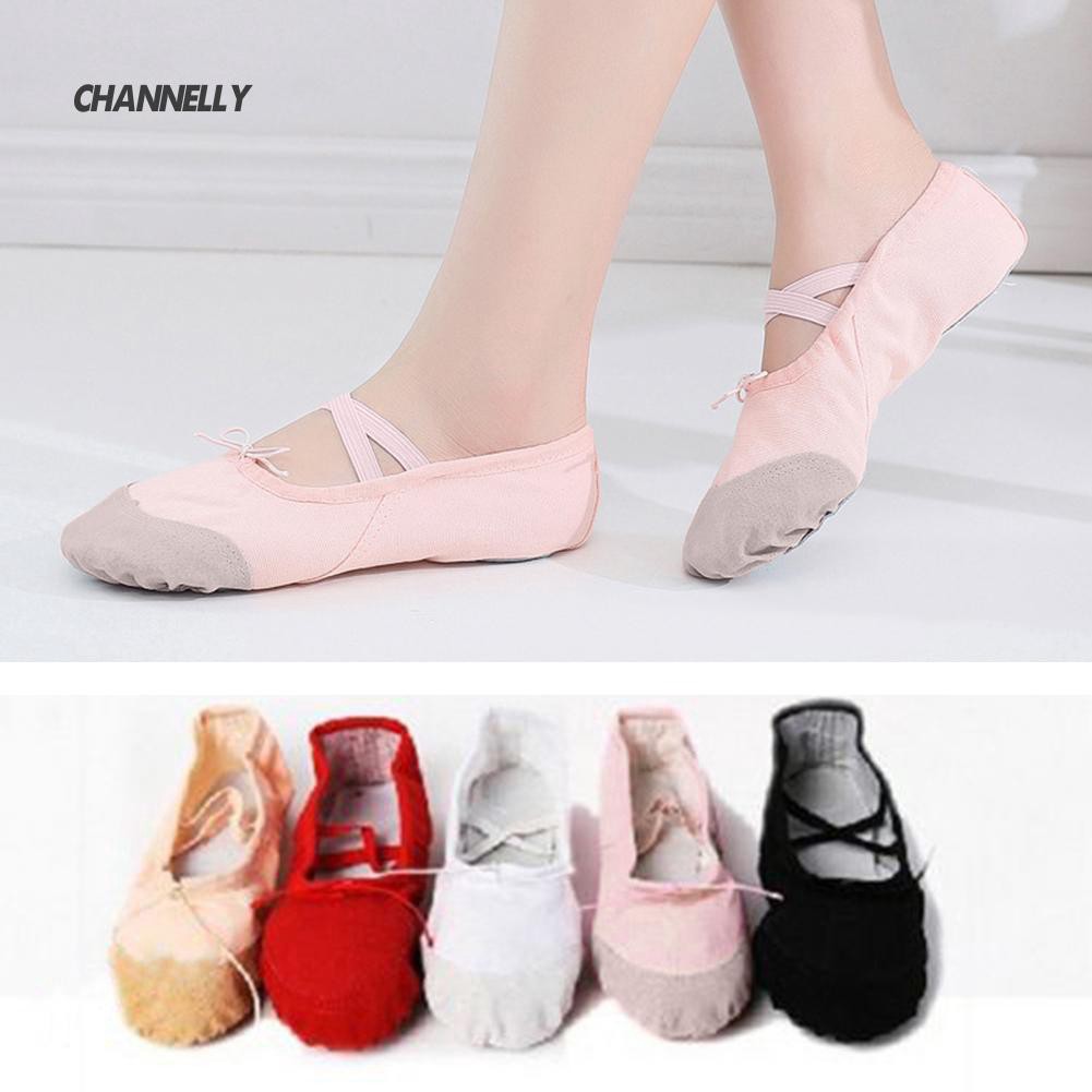 Đôi giày múa ballet với nhiều màu lựa chọn tiện dụng