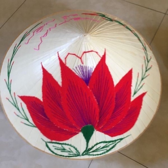 Nón lá thêu hoa 🌺 cực xinh và duyên dáng