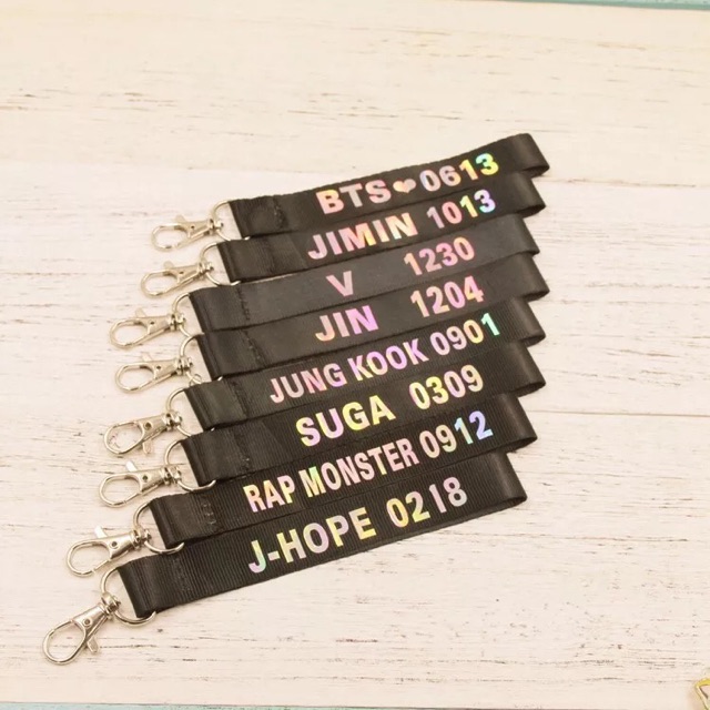 Nametag strap móc khoá phản quang BTS kèm ảnh các thành viên