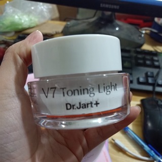 Kem trống nắng V7 sãn hàng