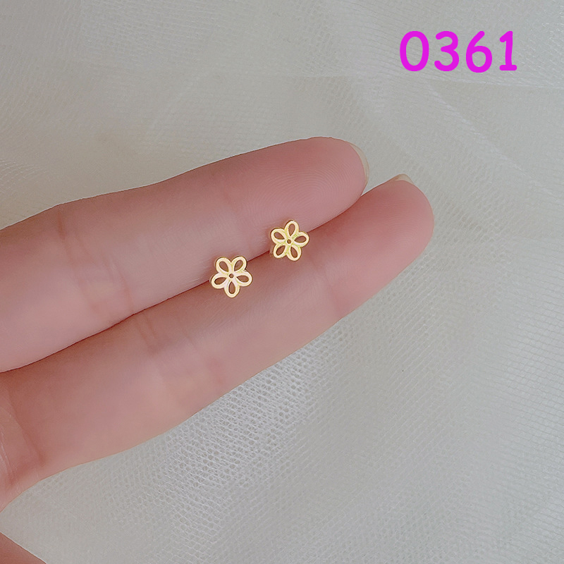 Đôi bông tai màu vàng hình trái tim/ hoa phong cách Hàn Quốc ngọt ngào