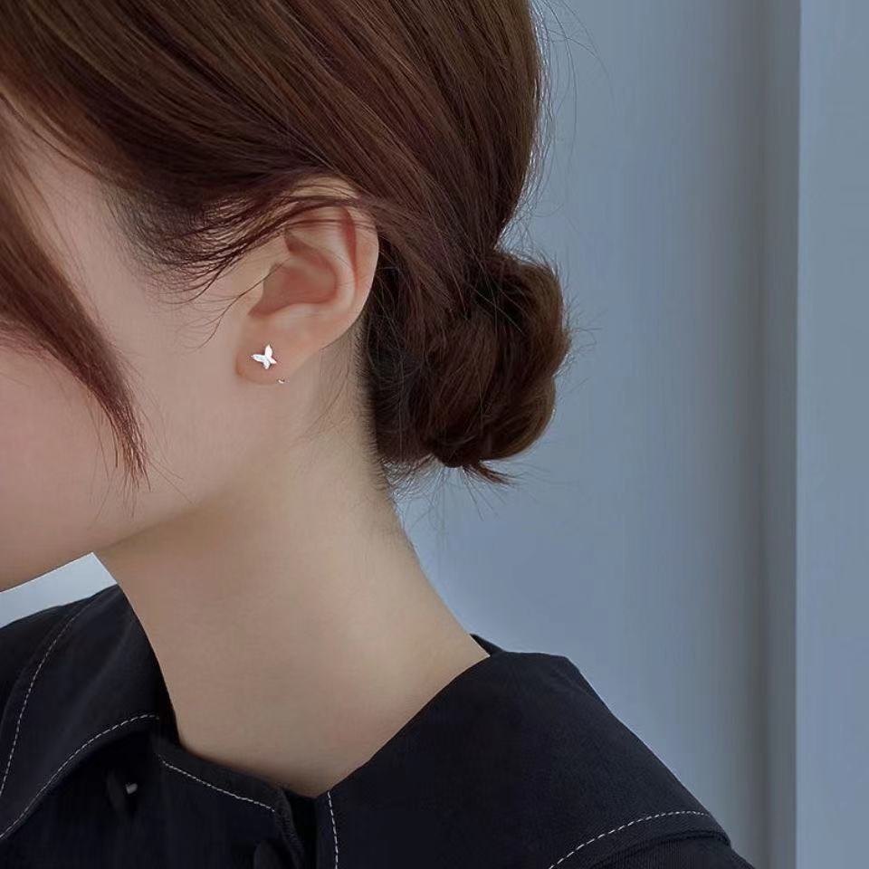 Khuyên tai hình bướm nhỏ đáng yêu thiết kế đơn giản thời trang cho nữ