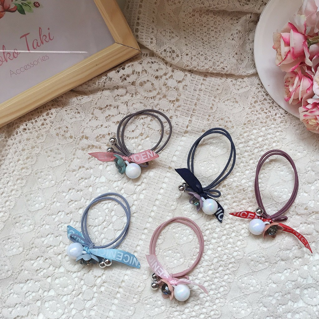 [XẢ LỖ MÙA DỊCH] Buộc tóc ruy băng chữ phối hạt giả ngọc trai và hoa pha đính hạt pha lê Hàn Quốc xinh xắn