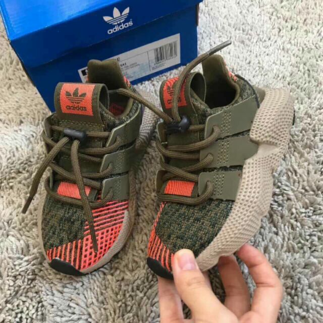 Giày adidas cao cấp.cho bé