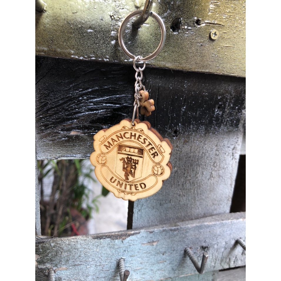 MÓC KHÓA GỖ Manchester United - 1 Mặt Khắc Tên