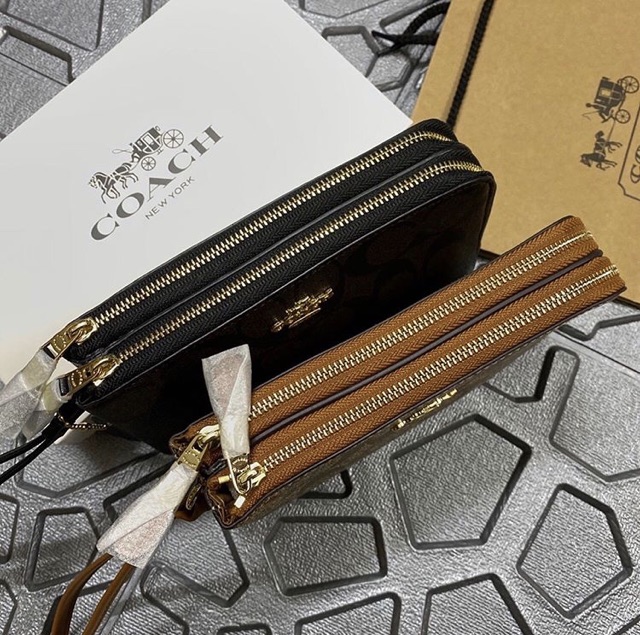 Ví hai ngăn Coach cầm tay