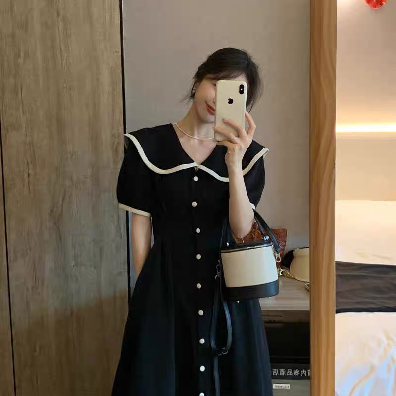 ĐẦM MIDI ĐEN CỔ SEN TO VIỀN TRẮNG HÀNG NÚT