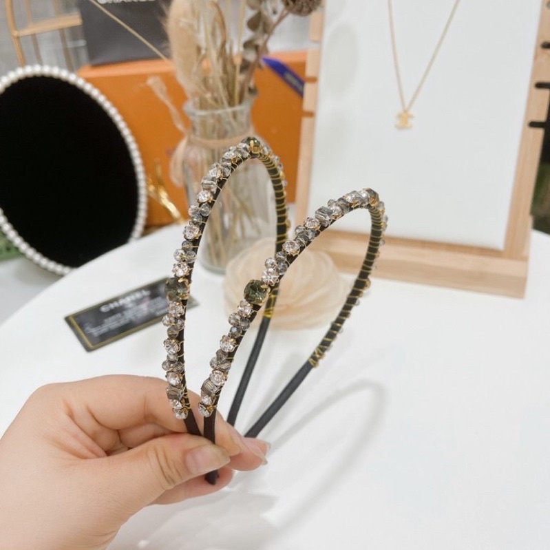 Bờm tóc đính đá phong cách Hàn Quốc sang chảnh hot trend