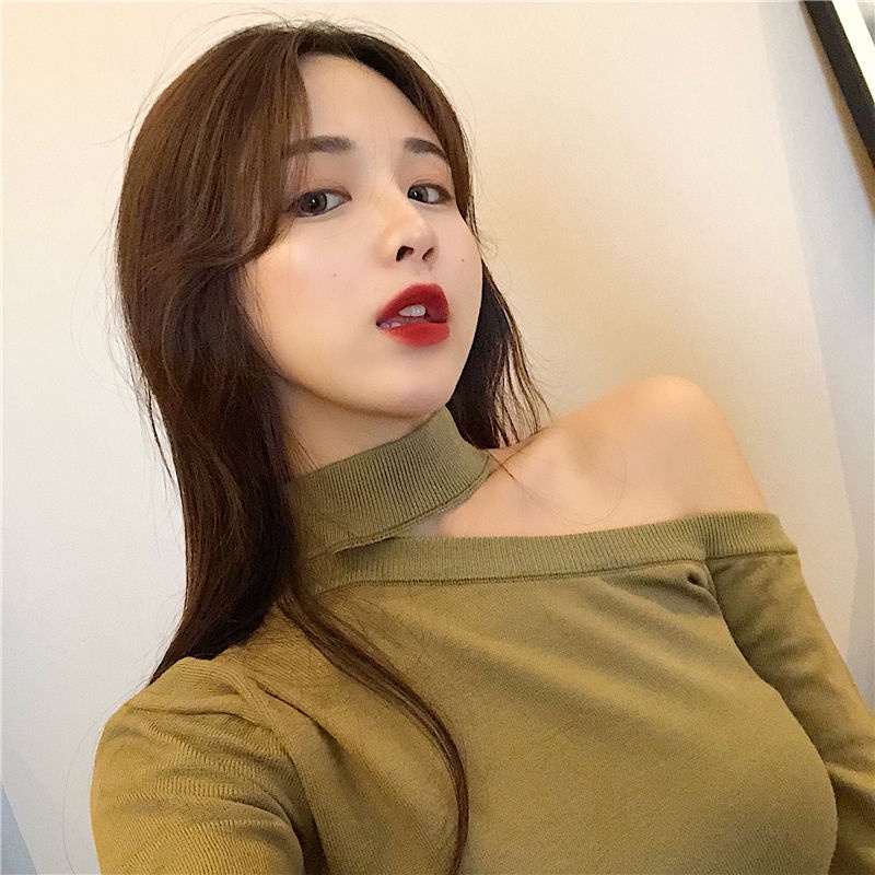 Áo kiểu cổ cao hở vai phong cách Hàn Quốc quyến rũ