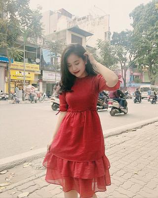 Váy voan chân tầng