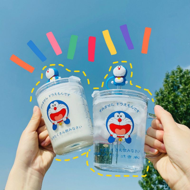 BÌNH LY NƯỚC DORAEMON THỦY TINH  KÈM NẮP VÀ ỐNG HÚT XINH TƯƠI