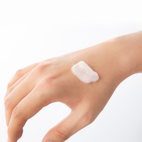 Kem dưỡng ẩm trắng da chưa tinh chất vitamin cao cấp BRTC Premium Vitalizer Whitening Ampoule Pack 80ml