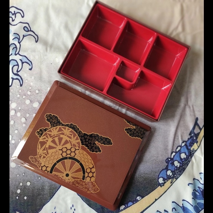 Bento nhà hàng Nhật mẫu nắp hoa văn 6 ngăn
